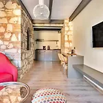 Excellent Flat Near Hadrians Gate